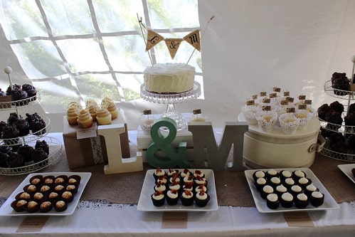 A table of DIY wedding cupcakes