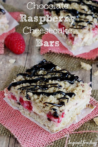 Raspberry cheesecake bars with streusel topping