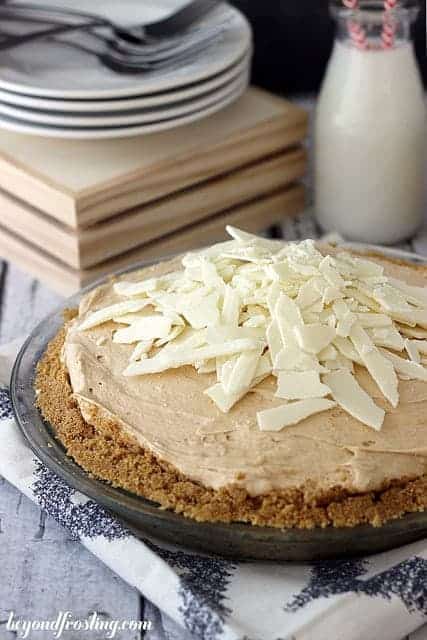 Biscoff Marshmallow Pie | beyondfrosting.com | #biscoff #piday