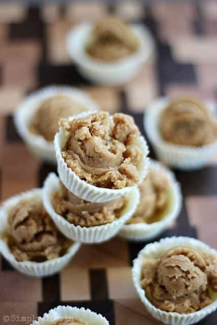 White-Chocolate-Peanut-Butter-Cookie-Dough-Cups-with-SimplyGloria.com-cookiedough-pb