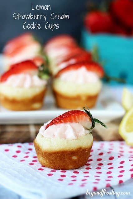 A few Lemon Strawberry Cookie Cups topped with fresh strawberry slices.