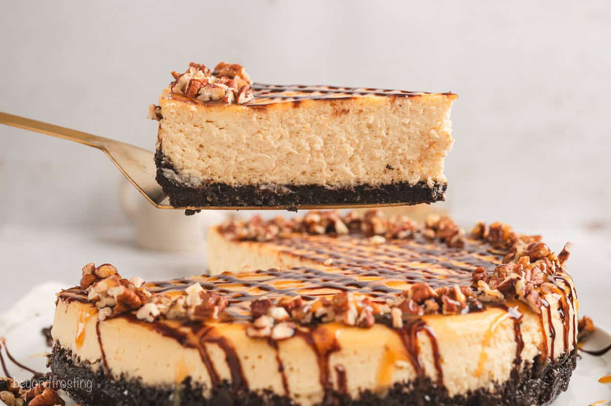 Turtle Cheesecake [beyondfrosting.com]