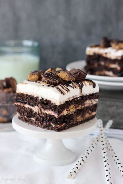 A square of Chocolate Peanut Butter Cup Lasagna on a mini cake stand