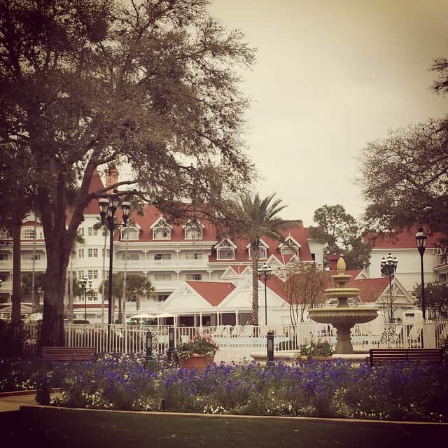 The outside view of the Grand Floridian hotel at Disney World