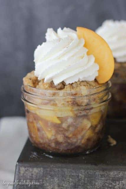 Peach Maple Walnut Crisps with Champagne Whipped Cream. These individual jars make the perfect serving for picnics!