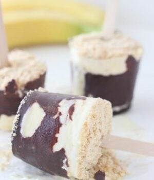 These Banana Cream Pie Popsicles are a banana flavored custard pudding pop with a Nilla wafer crust.