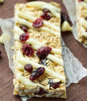These No-Bake White Chocolate Cranberry Granola Bars are an easy back to school snack or no bake holiday treat!