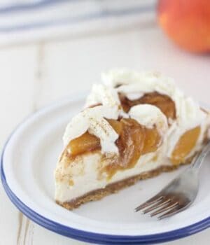 A no-bake brown sugar cheesecake in a vanilla wafer crust topped with brown sugar peaches and cinnamon.