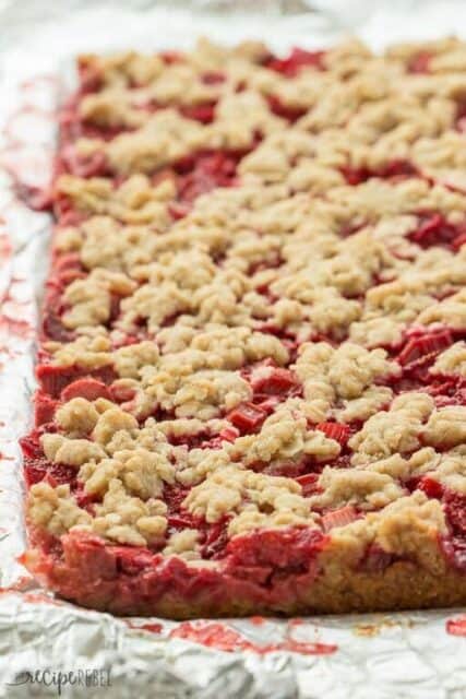 An oatmeal cookie base topped with strawberries and rhubarb and topped with more oatmeal cookie topping -- your favorite summer dessert is now a packable treat or back to school snack!