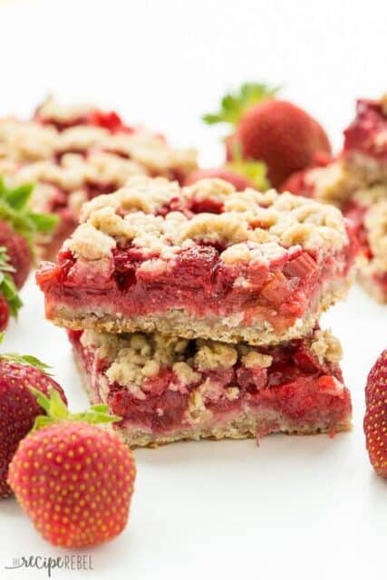 An oatmeal cookie base topped with strawberries and rhubarb and topped with more oatmeal cookie topping -- your favorite summer dessert is now a packable treat or back to school snack!