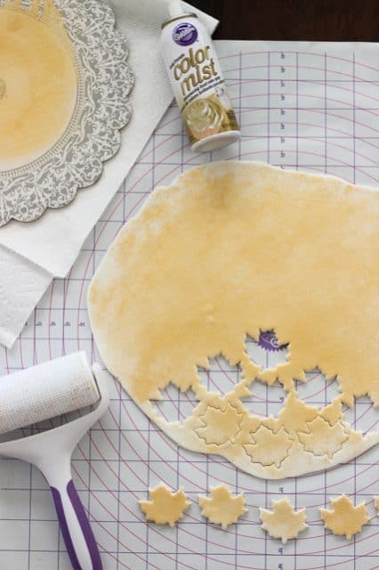 See how easy it is to make these gold leaf cupcake toppers. See the full tutorial at beyondfrosting.com