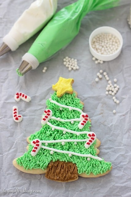 Tips for Decorating Sugar Cookies With Buttercream Frosting - Beyond ...