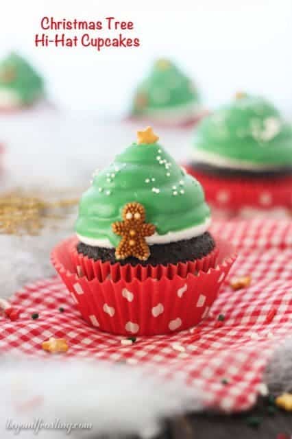 These adorable cupcakes are topped with a marshmallow frosting and dipped in green candy melts, decorated like a Christmas tree.