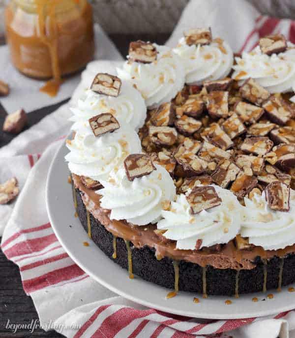 Hot-Mess-Nutella-Snickers-Pie-010_600