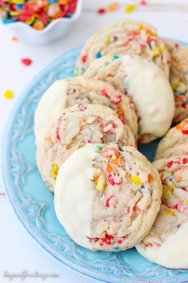 Fruity Pebbles Cookies Arranged in a Circle on a Blue Plate