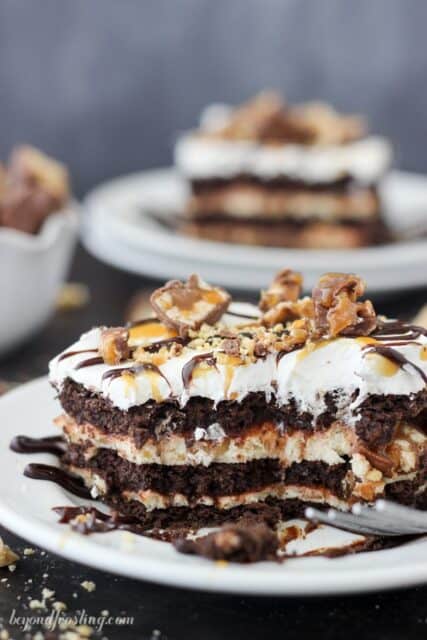 Snicker fans rejoice. This No-Bake Snickers Icebox Cake is the perfect way to cool down this summer. This dessert has layers of chocolate graham crackers, caramel cream cheese, chocolate pudding, Snickers bars and salty peanuts.