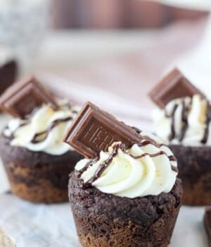 These S'mores Cream Pie Cookie Cups have an Oreo cookie crust with a soft chocolate pudding cookie, filled with a marshmallow mousse and topped with chocolate.
