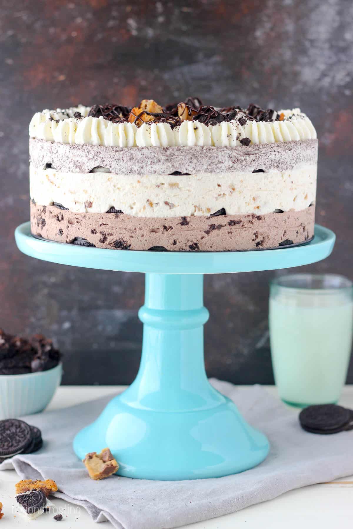 A slutty brownie icebox cake on a blue cake stand