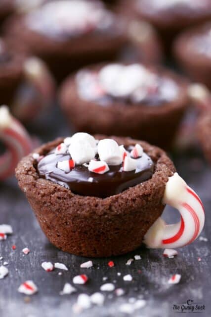 Peppermint hot cocoa cookie cup