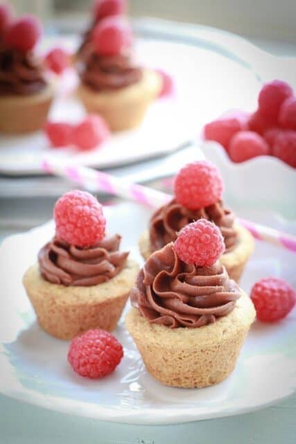 Mini raspberry nutella cookie cups