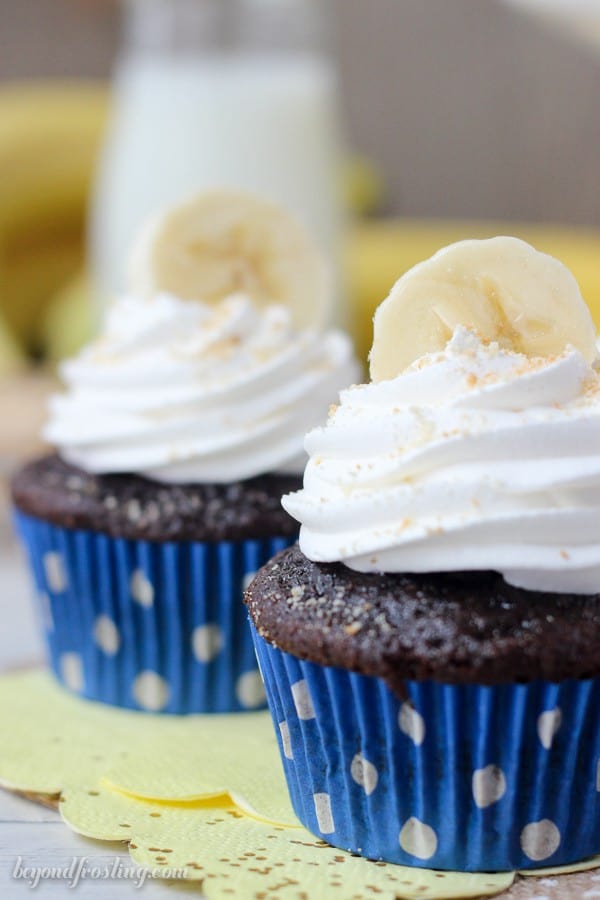 Mouthwatering Chocolate Banana Cupcakes filled with an easy chocolate mousse and topped with whipped cream, bananas and Nilla Wafer. These Chocolate Banana Cream Pie Cupcakes are a show stopper.