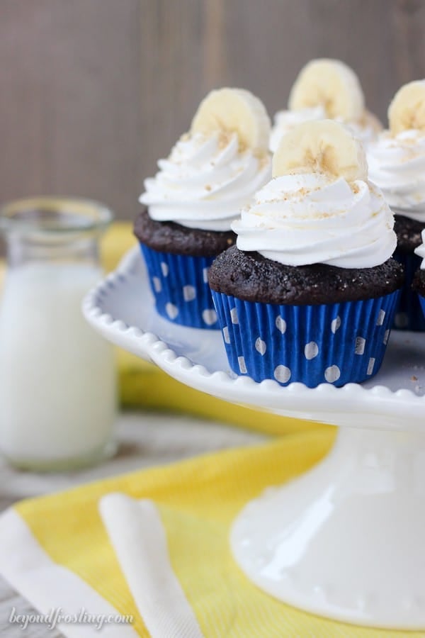 Mouthwatering Chocolate Banana Cupcakes filled with an easy chocolate mousse and topped with whipped cream, bananas and Nilla Wafer. These Chocolate Banana Cream Pie Cupcakes are a show stopper.