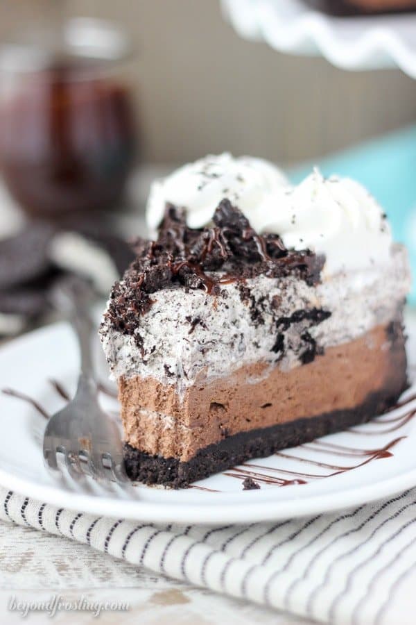 You’ll fall in love with this No-Bake Oreo Chocolate Mousse Pie. The Oreo crust is filled with a quick chocolate mousse, and an easy Oreo mousse. This no-bake Oreo pie is perfect all year round.