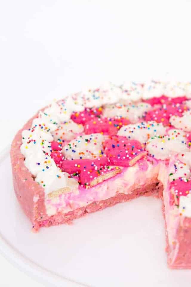 No-bake-frosted-circus-animal-cookie-cheesecake