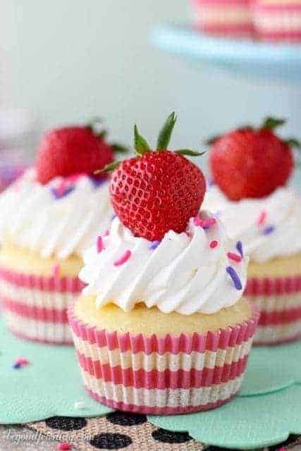 Easy Strawberry and Cream Cupcakes
