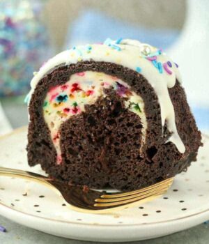 One bite of this Chocolate Funfetti Cheesecake Bundt Cake is not enough. This dark chocolate cake is filled with a funfetti cheesecake filling and a cream cheese glaze. Plus there’s plenty of sprinkles to go along!