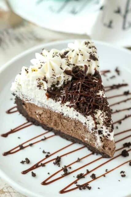 No-Bake Chocolate Marshmallow Pie - Beyond Frosting