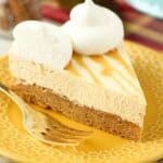 This Pumpkin Cheesecake Cookie Pie is a layer of soft-baked pumpkin cookie topped with a simple pumpkin cheesecake filling. To finish this off there’s a little more whipped cream and some caramel topping. 
