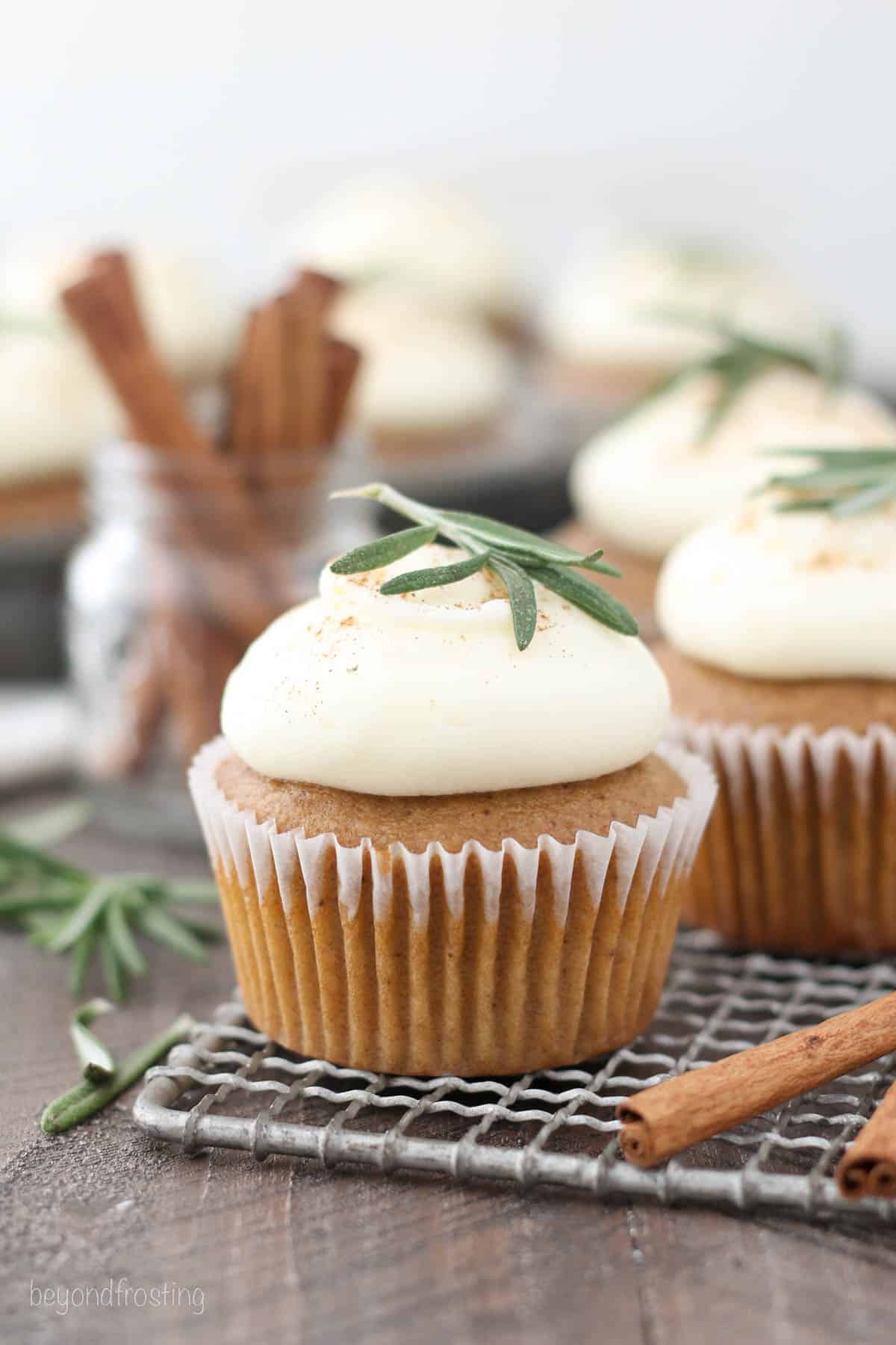 https://beyondfrosting.com/wp-content/uploads/2018/12/Gingerbread-Cupcakes-003.jpg