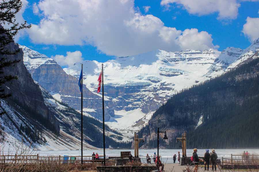 Amazing views of Lake Louise and the snowy mountains behind the lake