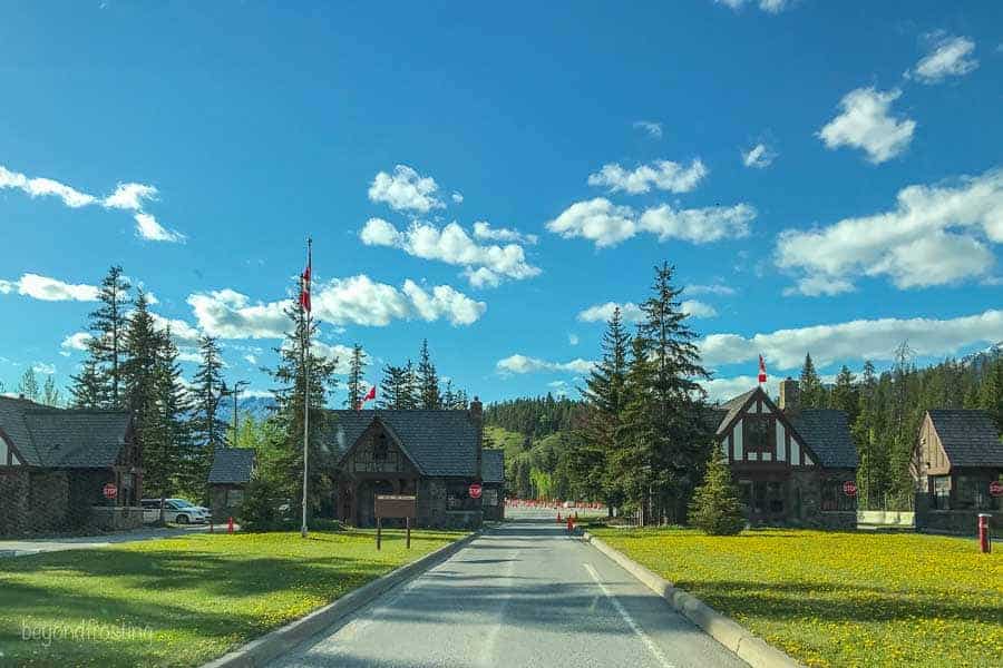 Gorgeous entrance to Banff National Park