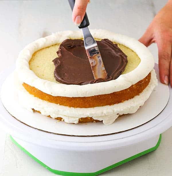 How to fill a stacked cake