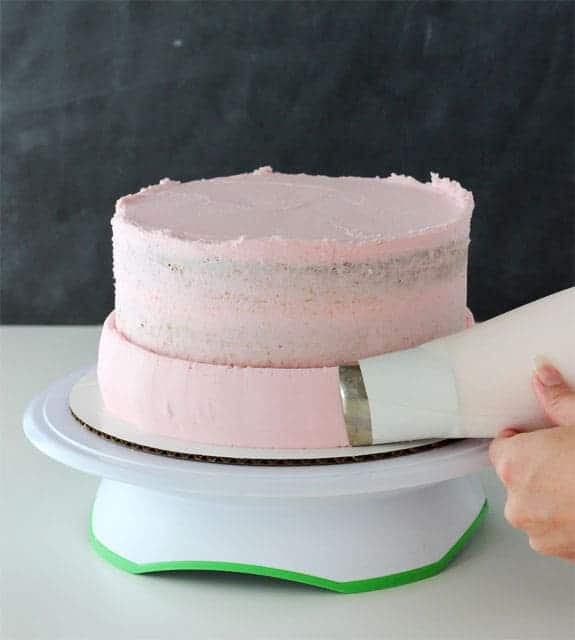 How to frost a smooth cake