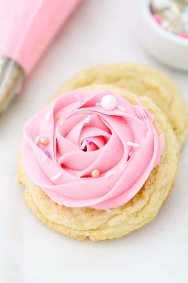 Sugar cookie decorated with a frosting pink rose.