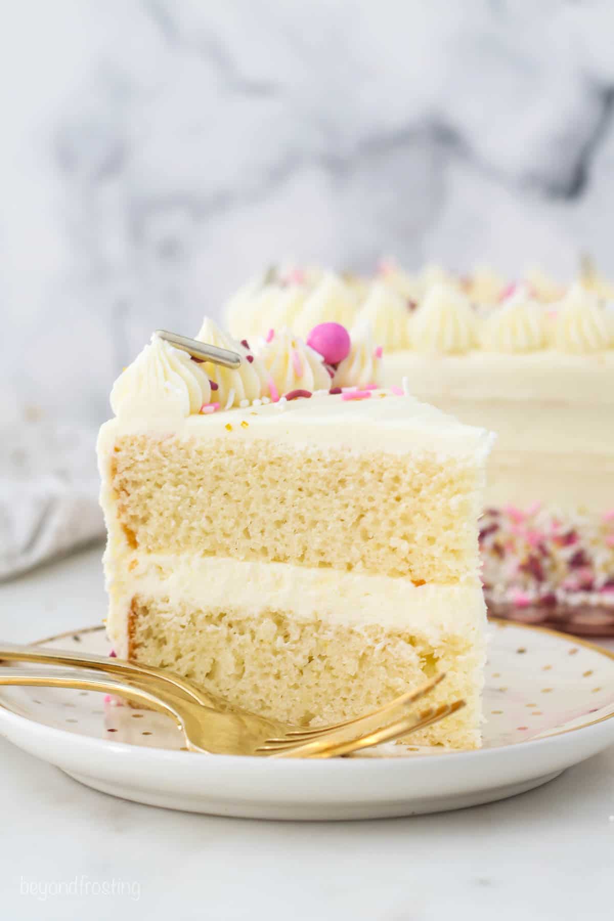 Pin by yael kaldor on Fondant cake tutorials | Cake decorating, Basic cake, Cake  decorating tips