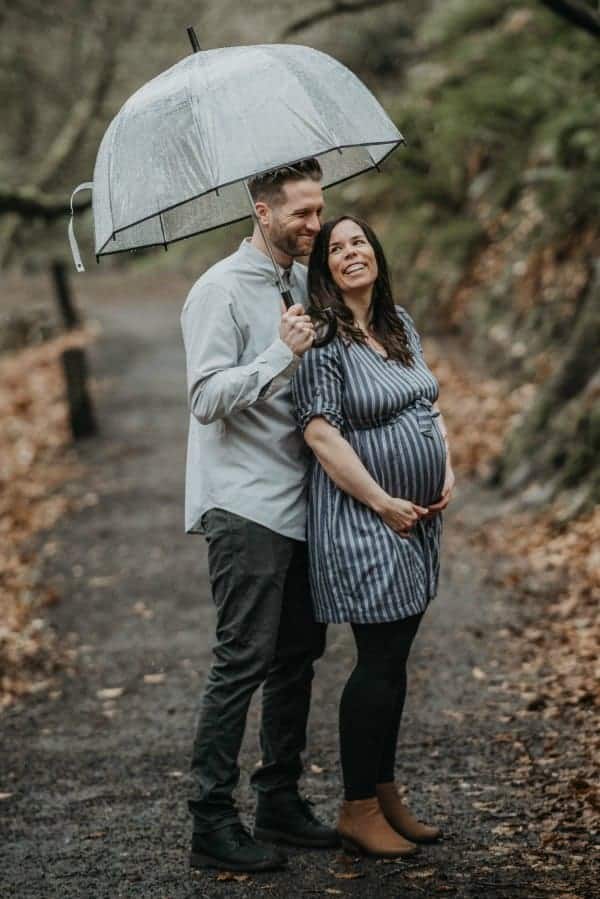 maternity shoot with umbrella