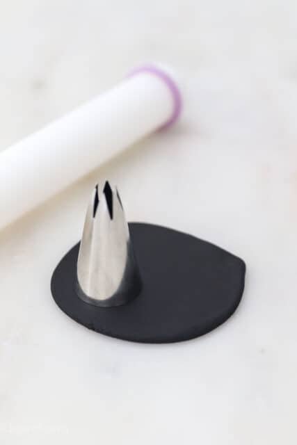 a small white rolling pin, black fondant and 1M piping tip