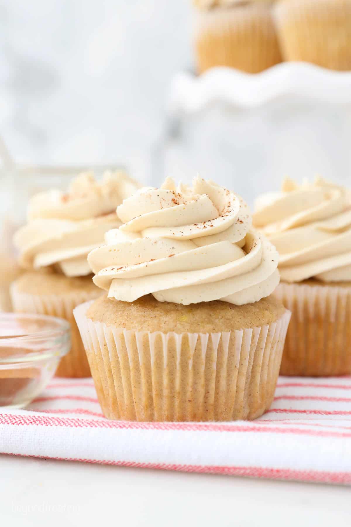 frosted apple pie cupcakes