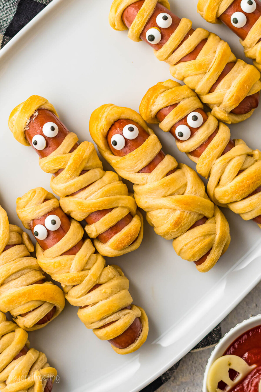 Easy Mummy Hot Dogs with 4 Halloween Dips | Beyond Frosting