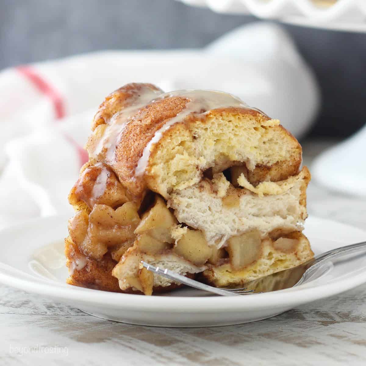 Apple Pie Monkey Bread - Ooey gooey apple cinnamon pull apart bread!