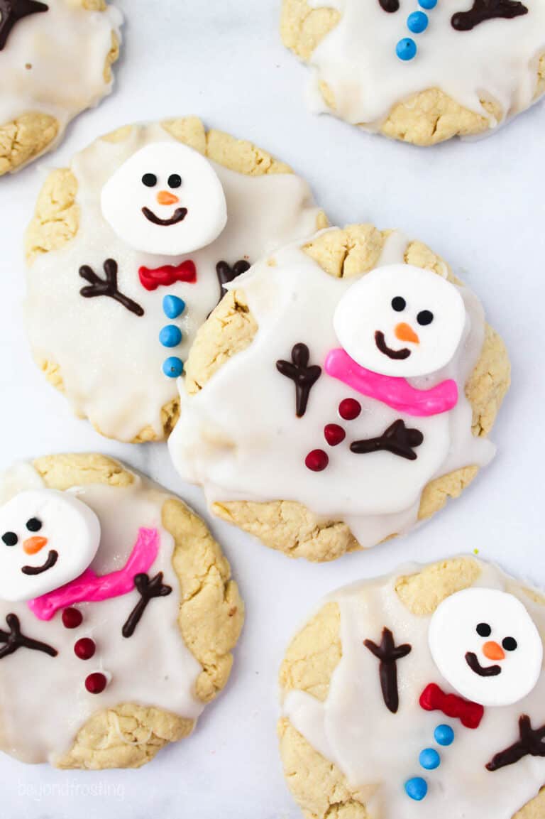 Melted Snowman Cookies (Easy Christmas Cookies!) | Beyond Frosting