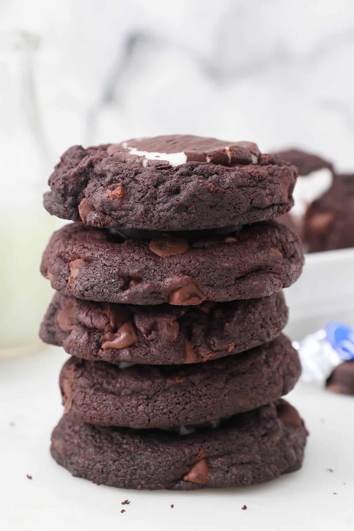 five peppermint patty cookies stacked