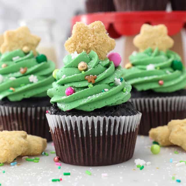 Christmas Tree Cupcakes- An Easy Christmas Dessert 