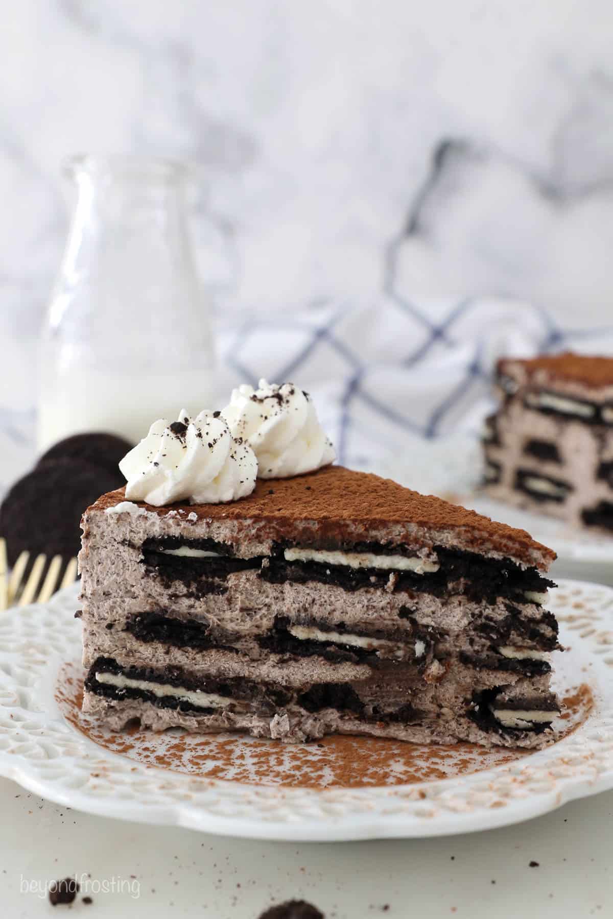 A white plate with a mousse cake layered with Oreos