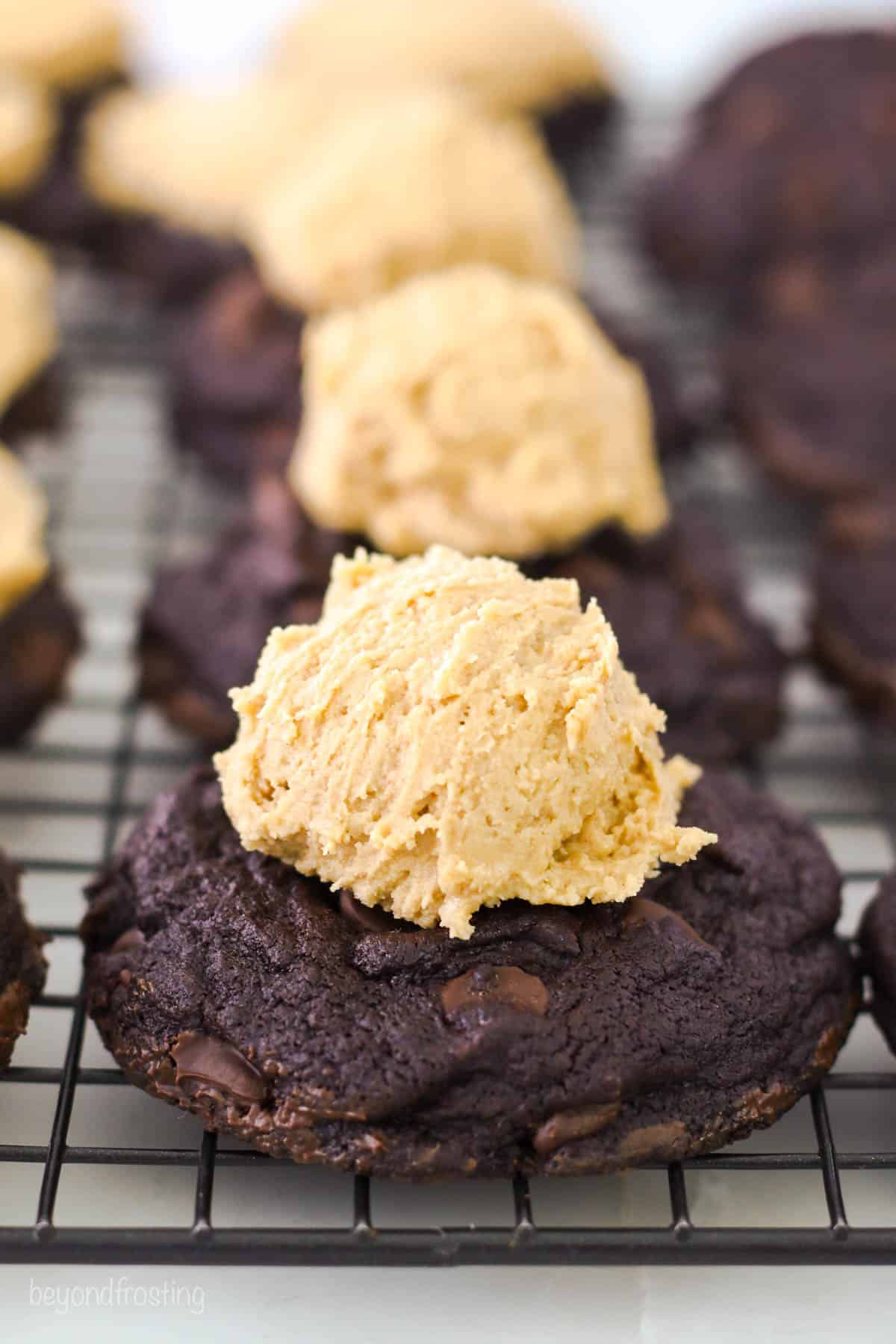 Chocolate cookies topped with peanut butter filling