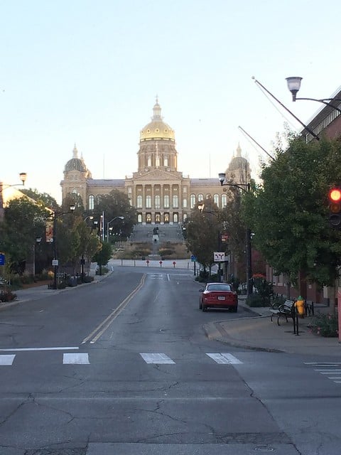 The front of the Iowa capitol building